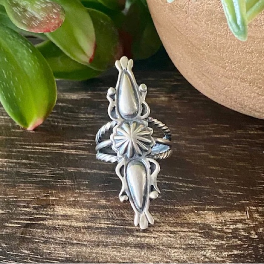 Sterling Silver Vintage-Inspired Floral Double Teardrop Ring - Silver - Picture 2 of 6